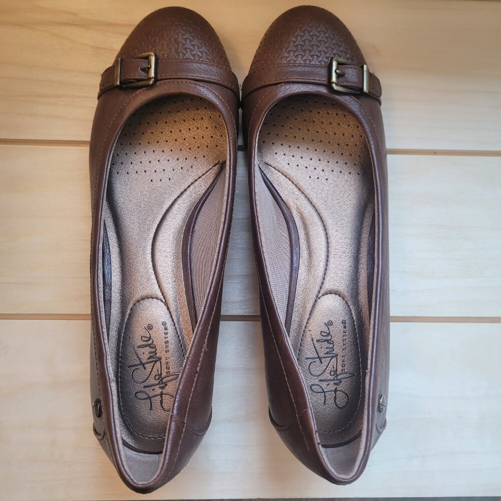Life Stride Women's Brown Wedge Shoe with Buckle Size 9 - Picture 2 of 6